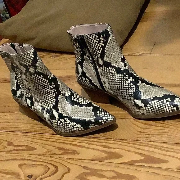 Aldo Snake Skin Boots - Picture 3 of 3